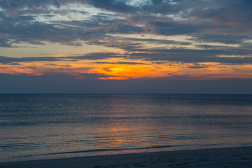 Naklejka na ściany i meble Siluette sunset at the beach