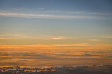 Fototapeta na wymiar Beautiful sky and clouds before sunset