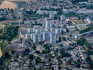 vue aérienne d'immeubles dans le Val d'Oise au nord de Paris