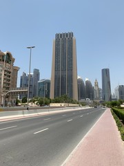 Fototapeta na wymiar Autoroute à Dubaï, Émirats arabes unis