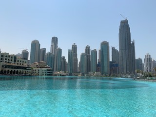 Fototapeta na wymiar Lac artificielle à Dubaï, Émirats arabes unis 