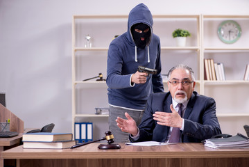 Young mobster threatening old judge