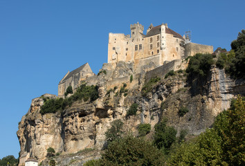 Fototapeta premium The medieval Chateau de Beynac rising on a limestone cliff above the Dordogne River. France, Dordogne department, Beynac-et-Cazenac