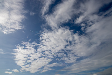 Fototapeta na wymiar Beautiful scattered clouds over a blue sky