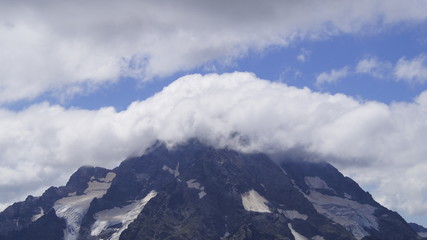 Fototapeta na wymiar clouds in mountains