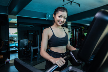 Fototapeta na wymiar Beautiful fitness women prepare for running at the treadmill in the gym.