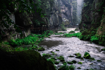 Klamm mit Fluss