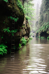 Schlucht mit Wasser