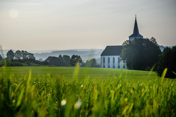 Dorf Landschaft mit Kirche