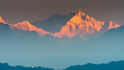 Papier Peint photo autocollant Kangchenjunga A view of Snow clad Kangchenjunga, also spelled Kanchenjunga, is the third highest mountain in the world. It lies between Nepal and Sikkim, India,  