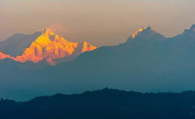 Fototapete Kangchendzönga Ein Blick auf den schneebedeckten Kangchenjunga, auch Kanchenjunga geschrieben, ist der dritthöchste Berg der Welt. Es liegt zwischen Nepal und Sikkim, Indien,