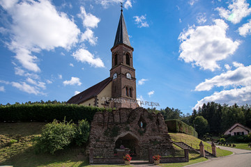 Fototapeta na wymiar Eglise XVIII e de Roppeviller Moselle style Roman