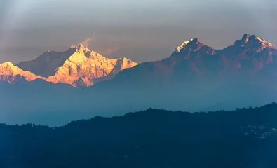 Cercles muraux Kangchenjunga A view of Snow clad Kangchenjunga, also spelled Kanchenjunga, is the third highest mountain in the world. It lies between Nepal and Sikkim, India,  