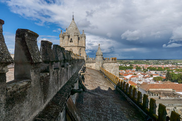 Fototapeta premium Top, tower and roof of the Evora cathedral. Portugal