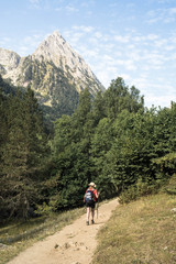 Fototapeta na wymiar woman hiking in the national park d´aiguestortes in the Pyrenees in Spain
