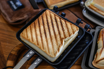 ホットサンドをつくる