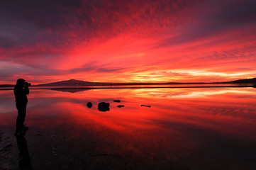 Photographing the dawn in the reservoir