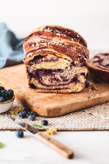 Babka ou Brioche Tressée Végétarienne à la Myrtille