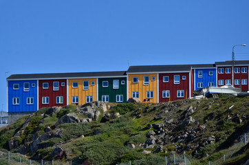 Bunte Holzhäuser in Sisimiut, Grönland