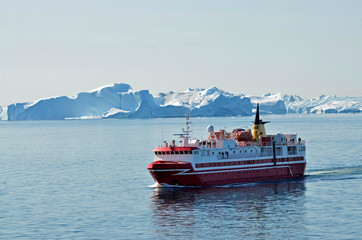 Fähre Sarfaq Ittuk in der Diskobucht,  Grönland © traveldia