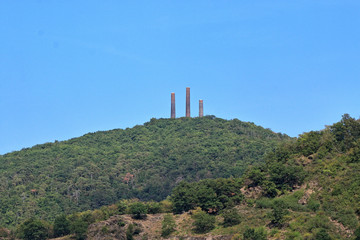 Schornsteine der Bleihütte bei Braubach, auch als Weinbergheizung bezeichnet 