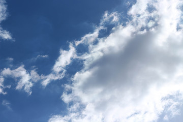 Obraz premium beautiful dark blue sky and white clouds