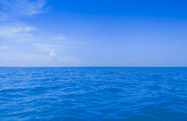 Fototapeta na wymiar Deep blue sea and blue sky 