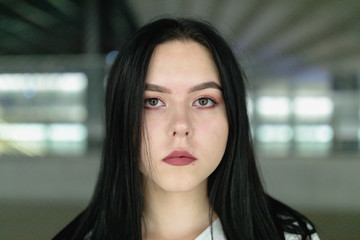 Fototapeta premium Frau im Rausch der City
