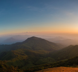 Obraz premium sunset in the mountains