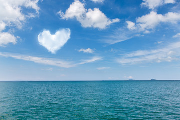 Obraz premium sea and blue sky