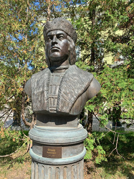 Moscow, Russia, August, 29, 2019. Bust of tsar Fyodor Ioannovich on the alley of the rulers of Russia, sculptor Zurab Tsereteli .  Moscow, Petroverigsky lane, house 4