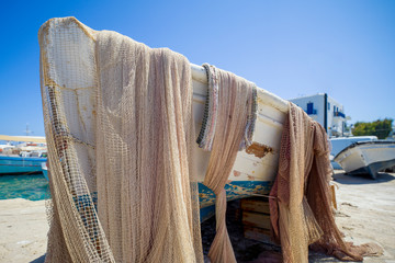 Fischerboot mit Netzen