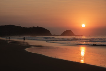 Amanecer en Zipolite, México