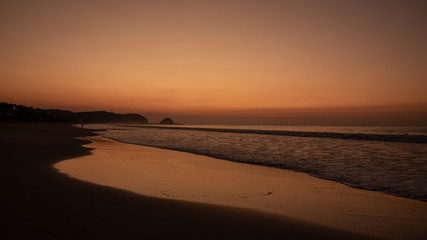 Amanecer en Zipolite, México