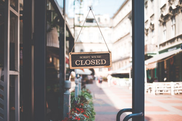  sign we are closed on the door of the restaurant