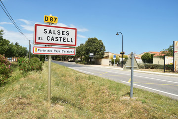 Entrée commune de Salses-le-Château, Pyrénées-orientales, Occitanie, Catalogne