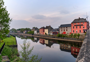 Kilkenny is situated in the Nore Valley on both banks of the River Nore, at the centre of County Kilkenny in the province of Leinster in the south-east of Ireland. - obrazy, fototapety, plakaty