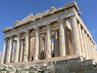 Obraz premium The Parthenon Temple with blue sky in the Acropolis of Athens, Greece. 