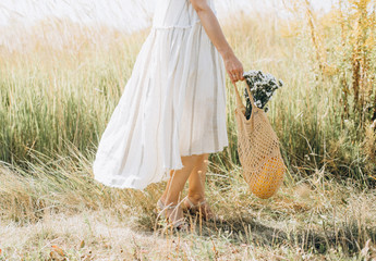 woman natural clothes eco mesh string bag wildflowers