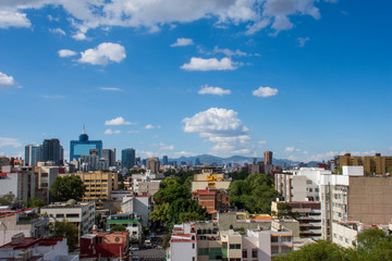 Vista panorámica desde las alturas de los edificios de la Ciudad de México con el World Trade...