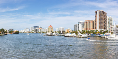 Obraz premium Fort Lauderdale skyline Florida downtown panorama panoramic view city marina boats
