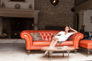 Obraz premium young woman relaxing at house
