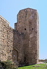 Fototapeta na wymiar cabecera del circo romano y torre de vigilancia en Tarragona (España)