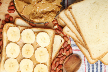Sandwiches with peanut butter and peanuts