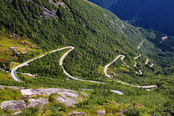 Hairpin bends of a panoramic norwegian road - obrazy, fototapety, plakaty