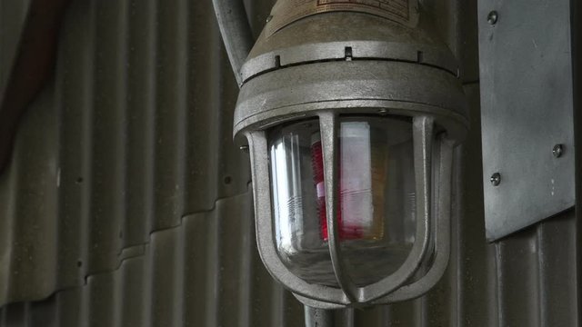 Blinking alert light in an aircraft bay
