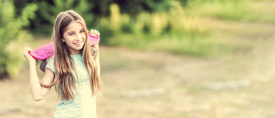 Fototapeta premium teenage girl holding her pink board