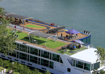 vacances au fil de l eau © helenedevun