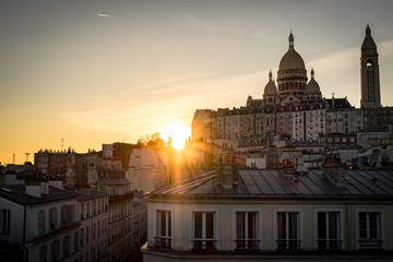 Coucher de soleil sur Montmartre et le Sacré-Cœur à Paris