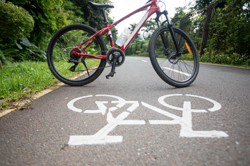 Fototapeta na wymiar Mountain bike on cycling path